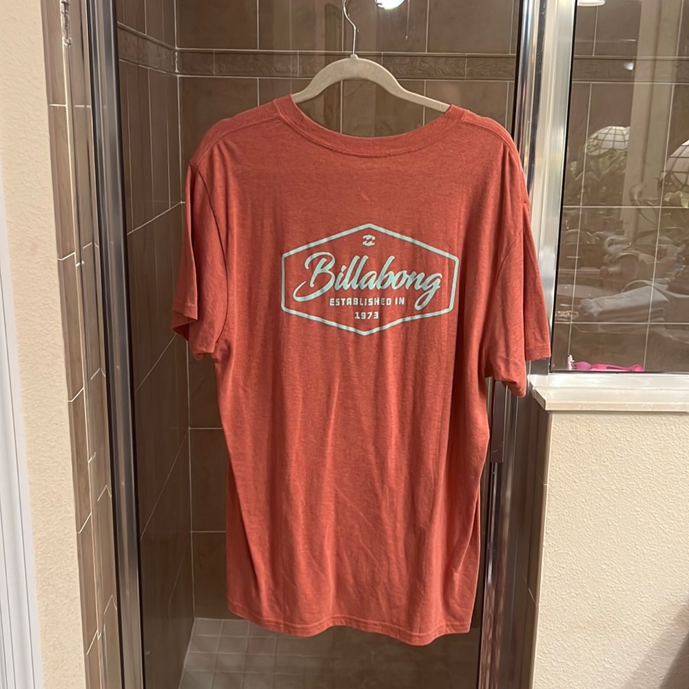 Billabong tee size XL